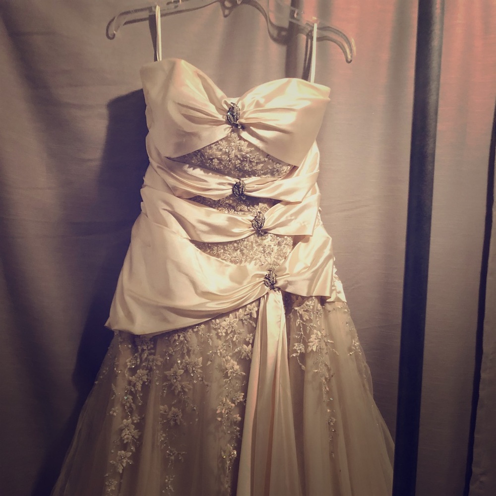 SALE! Unique Vintage Brand Wedding Dress